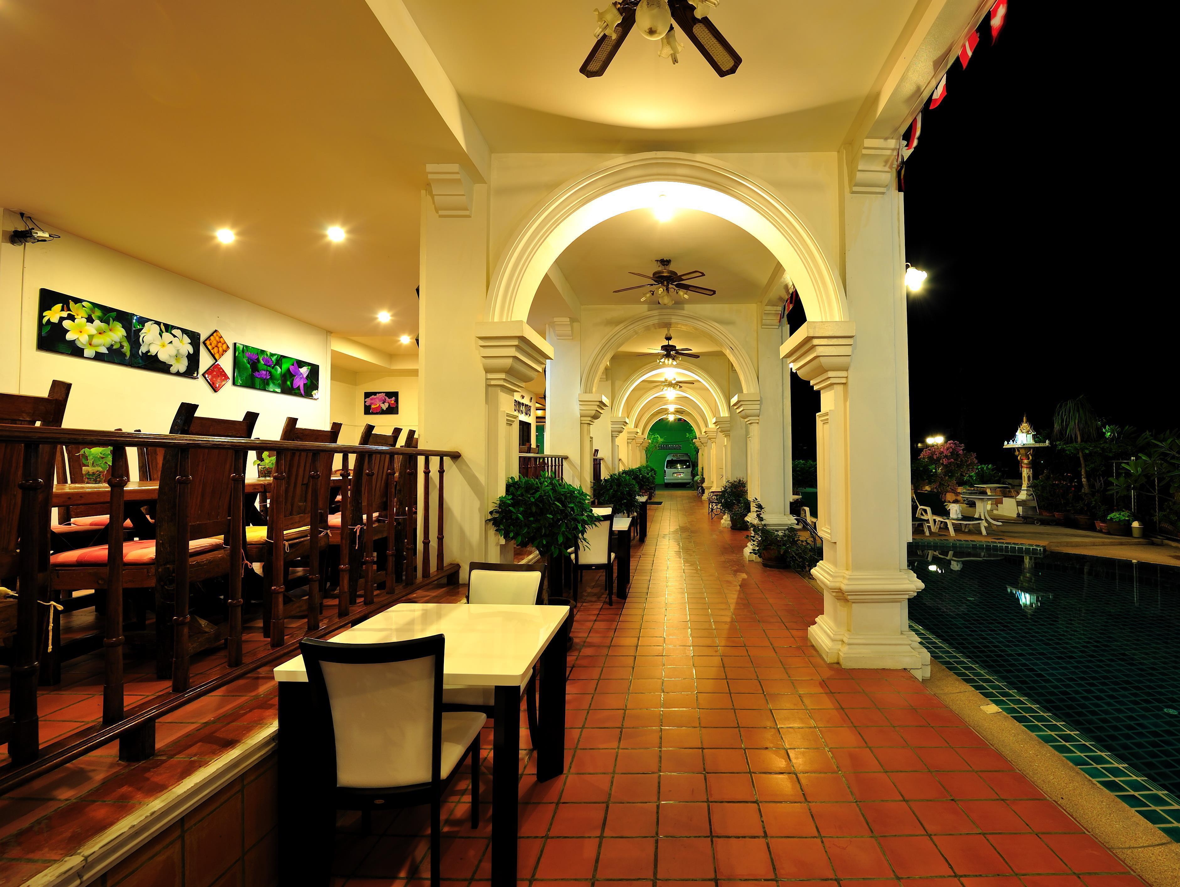 Apk Resort Patong Buitenkant foto