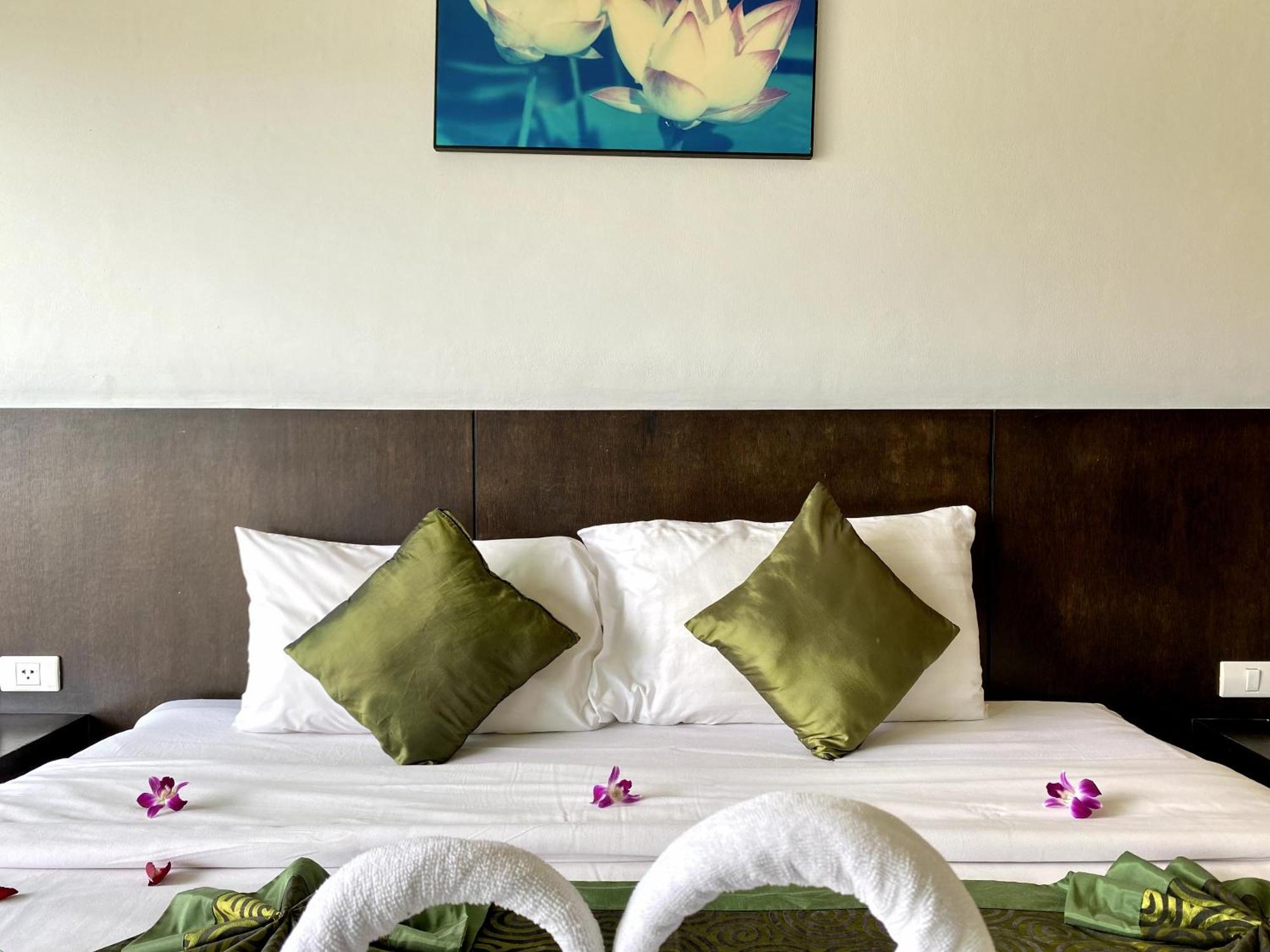 Apk Resort Patong Buitenkant foto