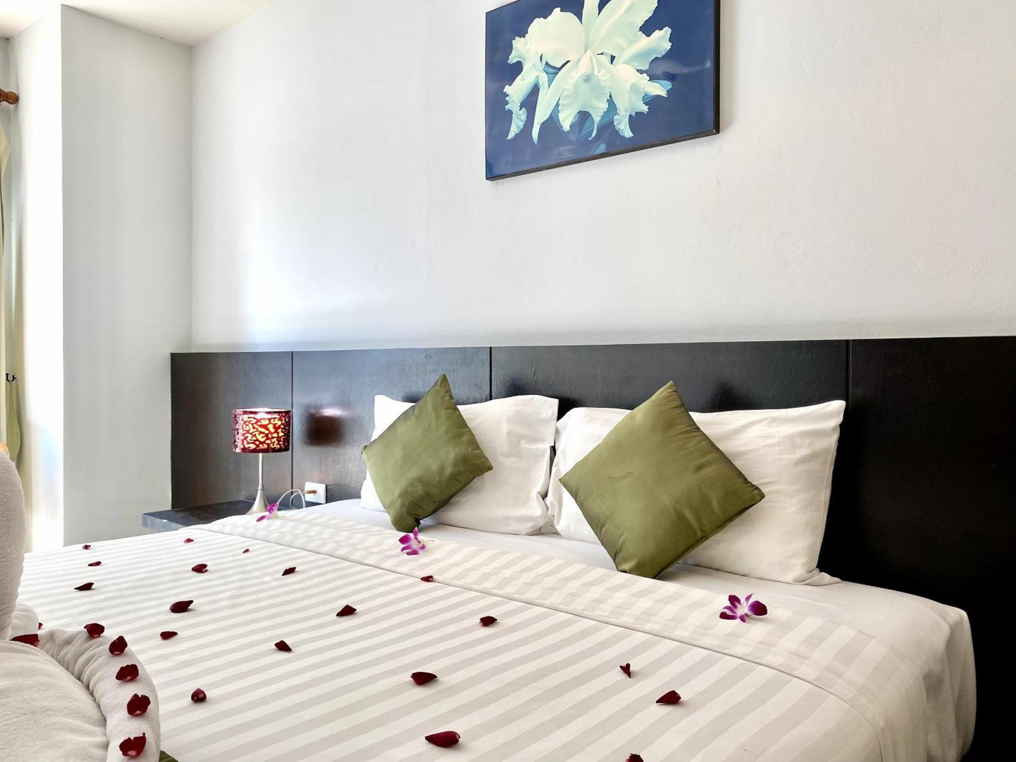 Apk Resort Patong Buitenkant foto
